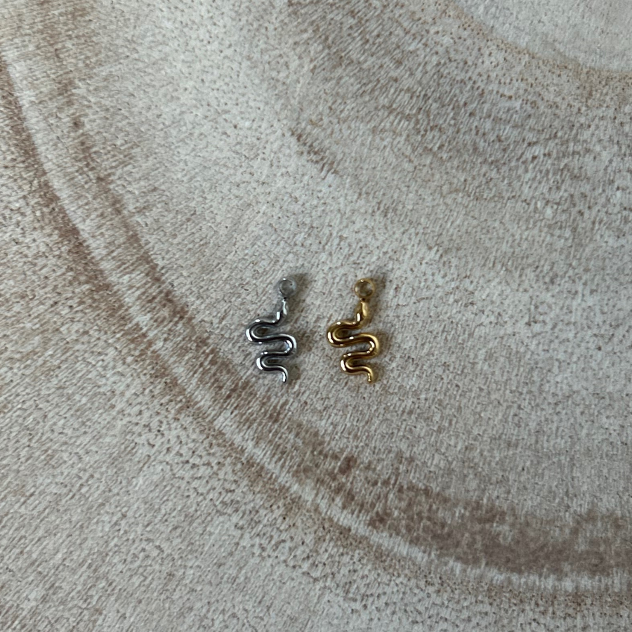 Deux charms serpent en acier inoxydable doré et argenté pour bijou personnalisable   